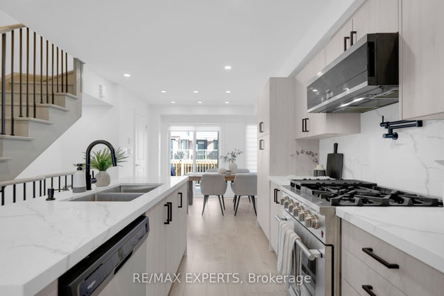 6 Pumpkin Corner Crescent, Barrie