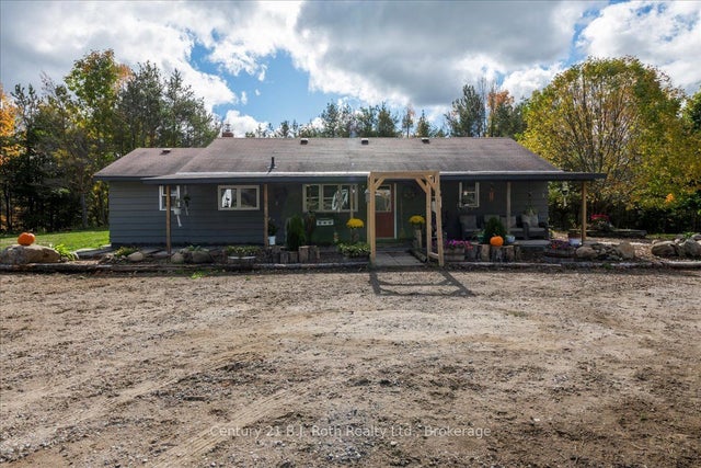 2286 Flos Ten Road E, Springwater
