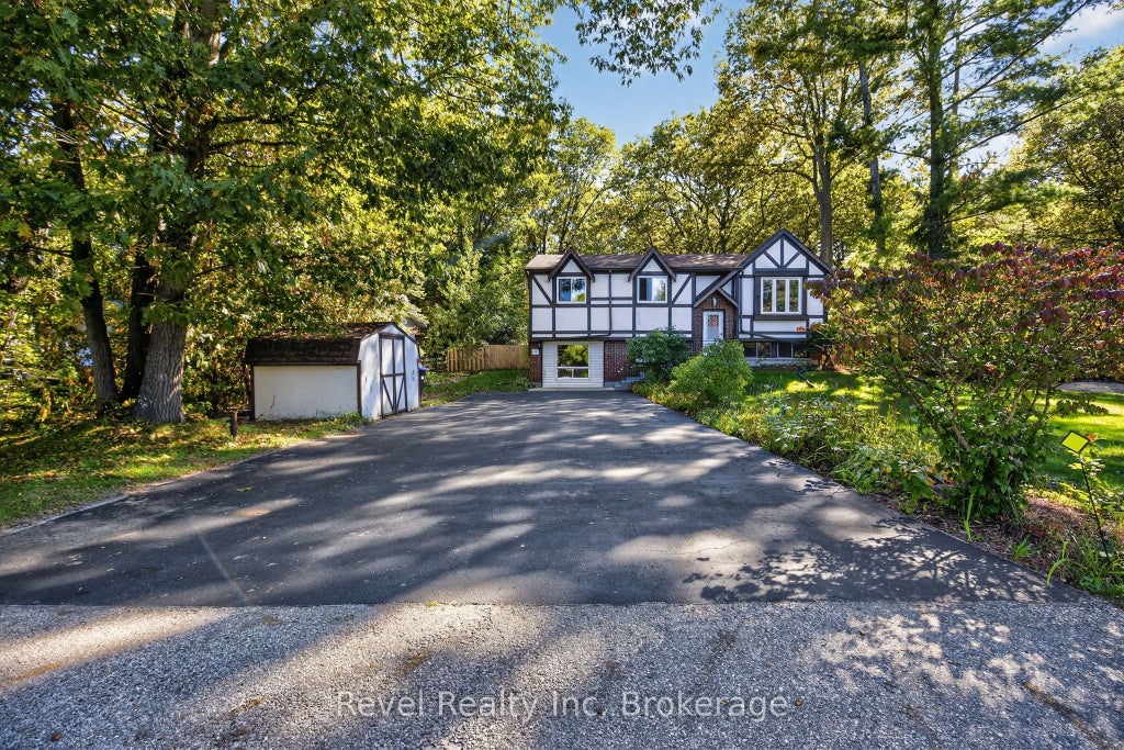 203 Knox Road W, Wasaga Beach