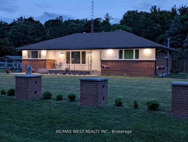 6098 Vasey Road, Springwater