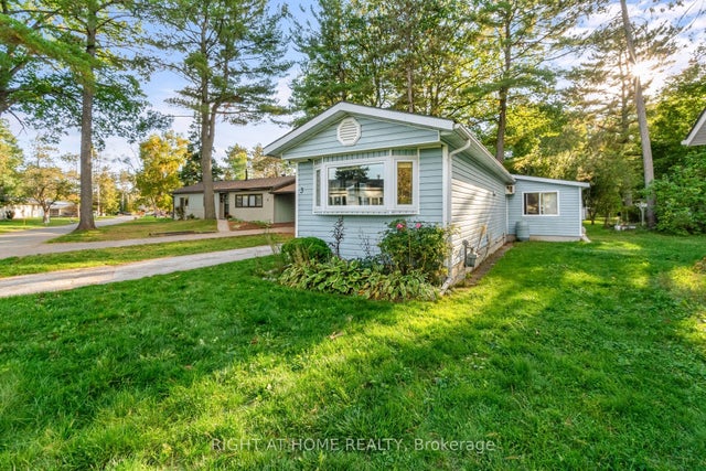 3 Carruthers Street S, Wasaga Beach