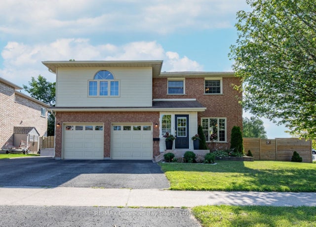 911 Watson Place, Midland