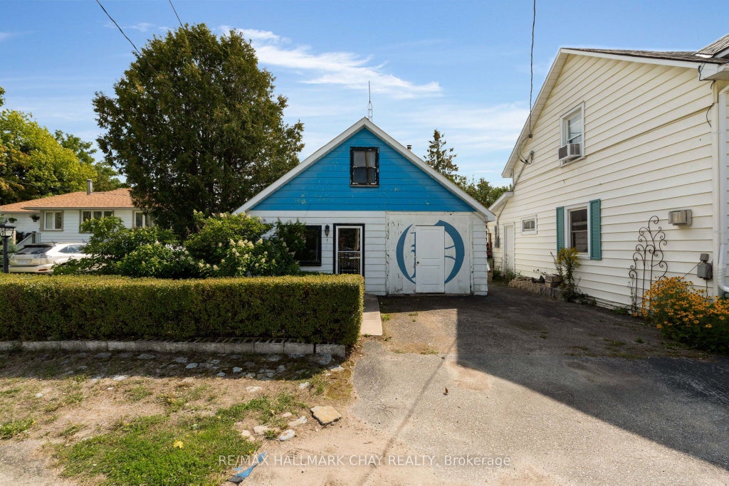 7 Caroline Street E, Clearview