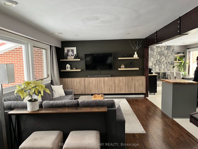 595 Big Bay Point Road E, Barrie