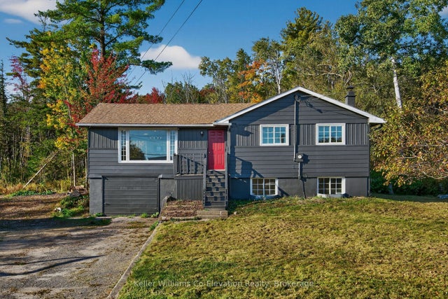 556 Champlain Road, Tiny