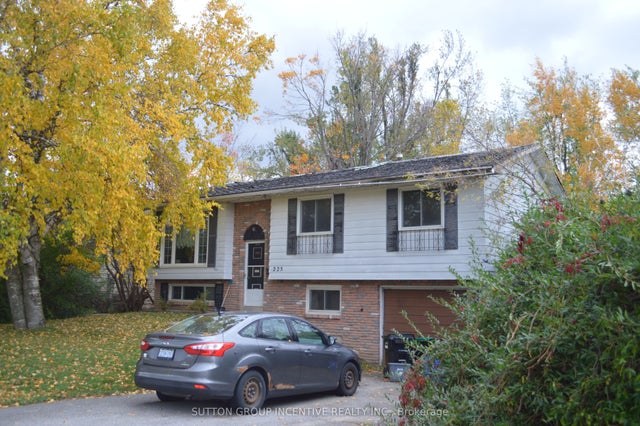 225 Pine Drive, Barrie