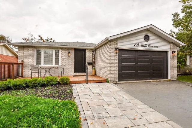 29 Wells Crescent, Barrie