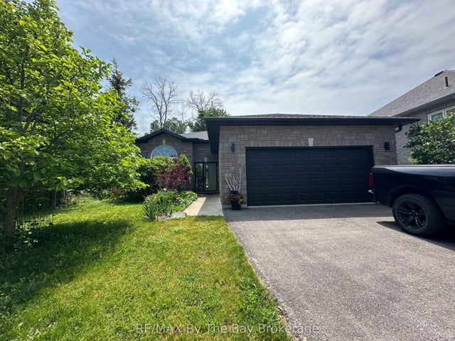 4 Woodside Court, Wasaga Beach
