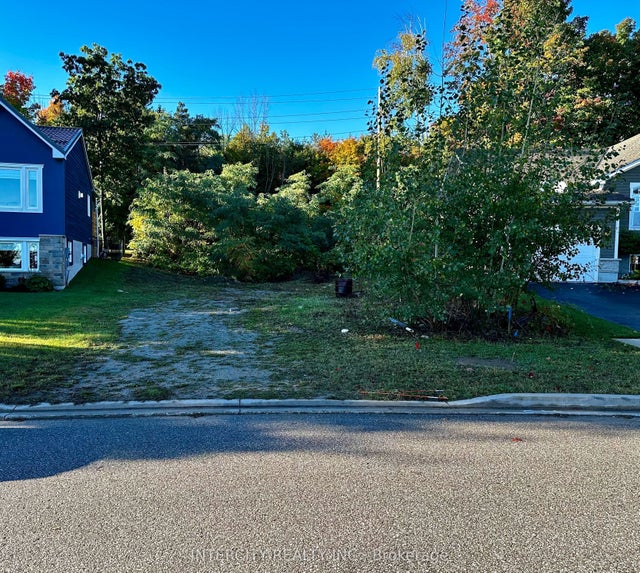 560 Taylor Drive N, Midland