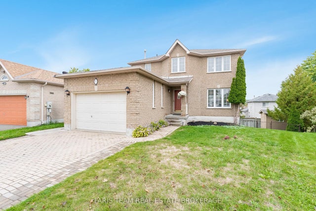 7 Round Leaf Court, Barrie