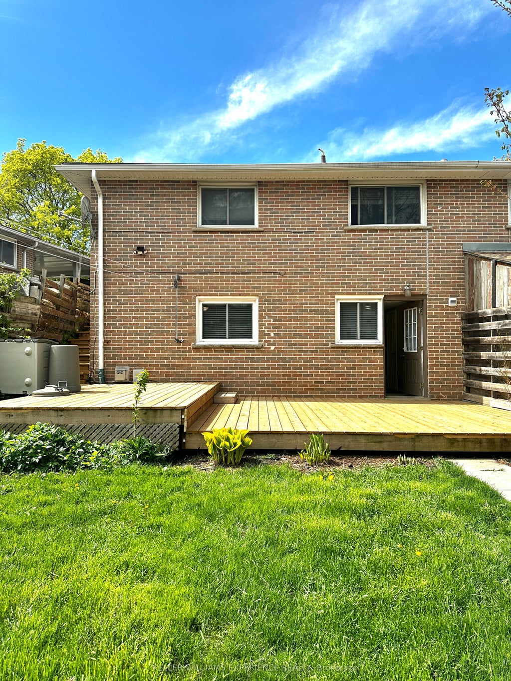 33 Daphne Crescent Lower, Barrie