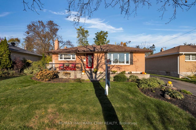 15 Bothwell Crescent, Barrie