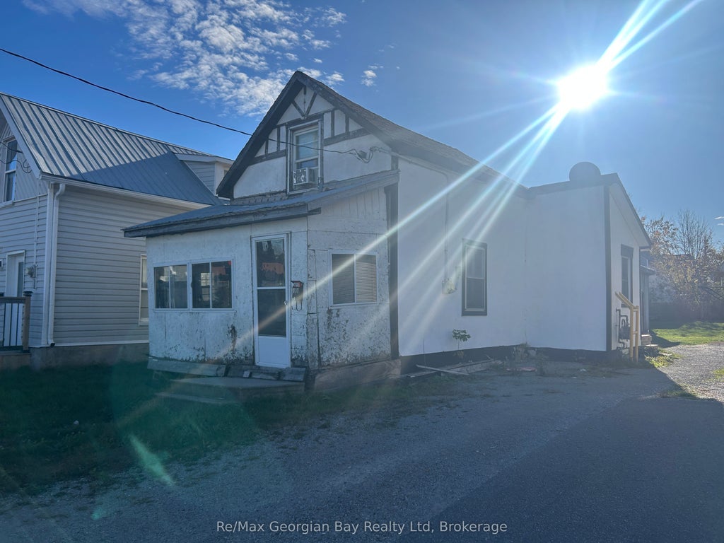 111 Andrew Street S, Orillia