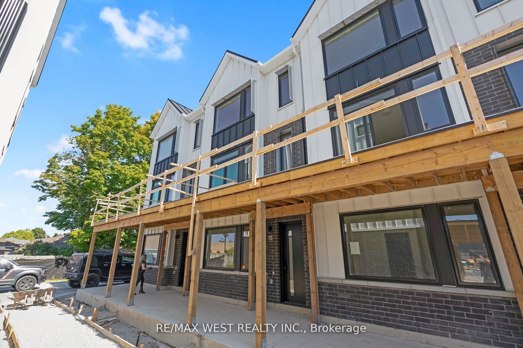 10 Rainwater Lane, Barrie