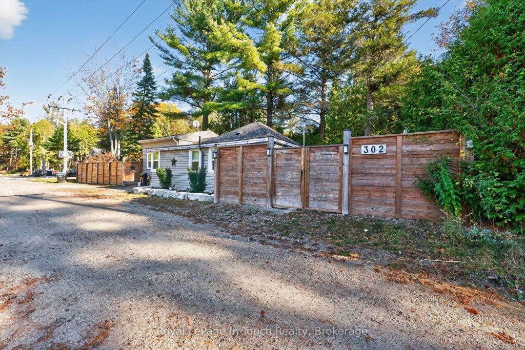 302 Concession 11 Road W, Tiny