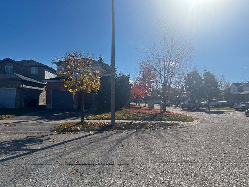 1 Charleson Drive, Barrie