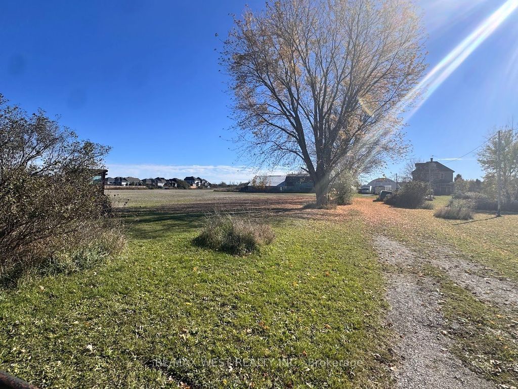 211 Queen Street W, Springwater