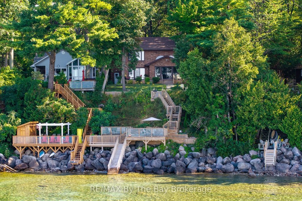 38 Willow Drive, Tiny