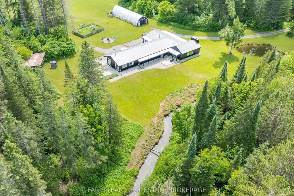 1076 Beaver Lane, Springwater