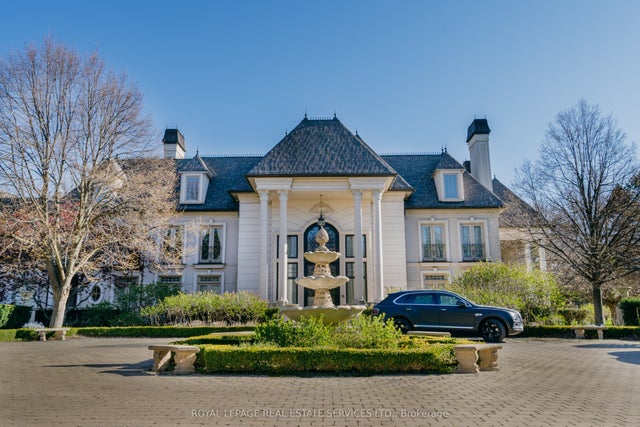 2215 Doulton Drive, Mississauga