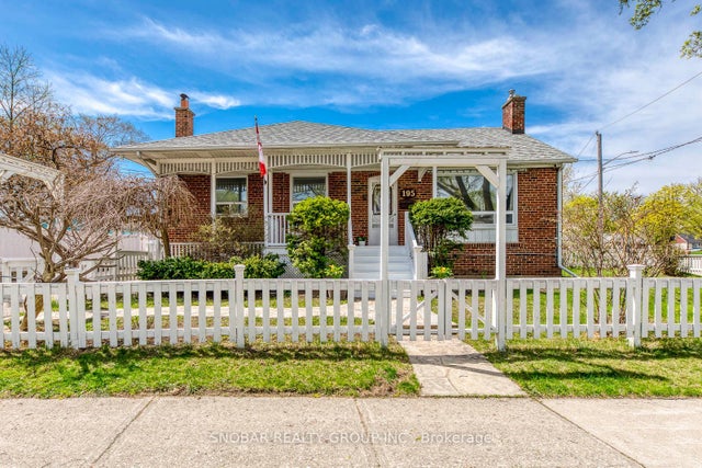 195 Clearbrooke Circle, Toronto W10