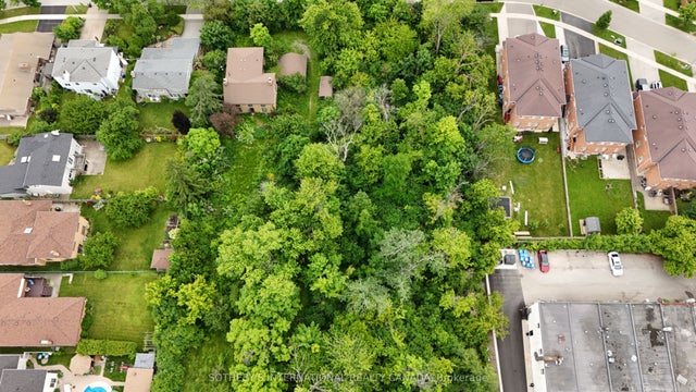 1050 Burnhamthorpe Road E, Mississauga