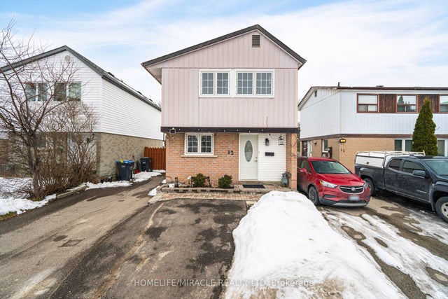 12 Huckleberry Square, Brampton