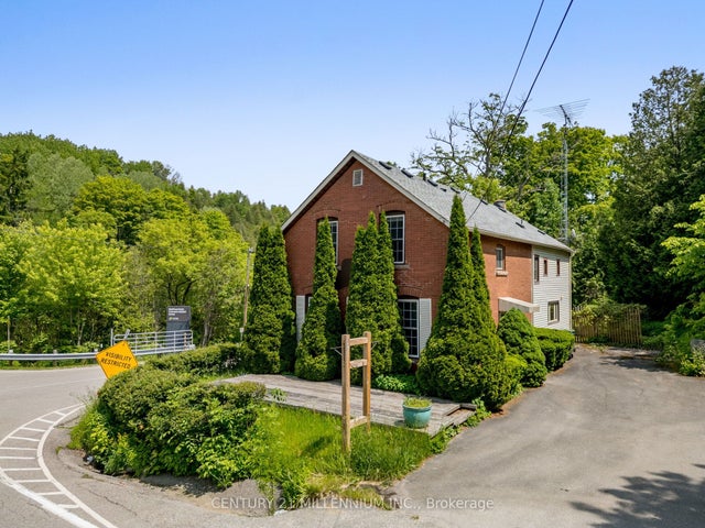 815 Forks Of The Credit Road, Caledon