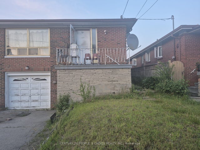 35 Elnathan Crescent, Toronto W05