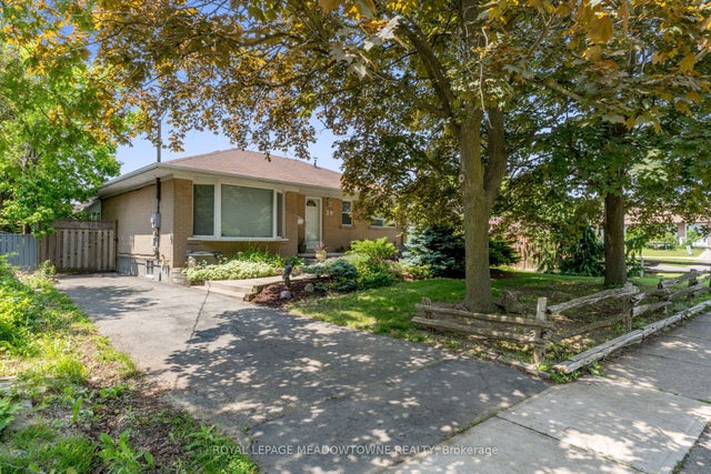 30 Lesbury Avenue, Brampton