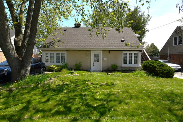 2070 Churchill Avenue, Burlington