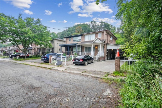 3 Hilldale Road Nw, Toronto W03
