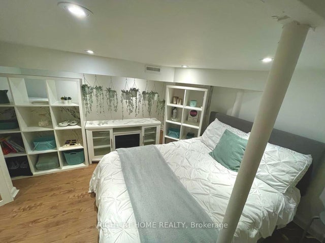 1054 Dufferin Street Basement, Toronto W02