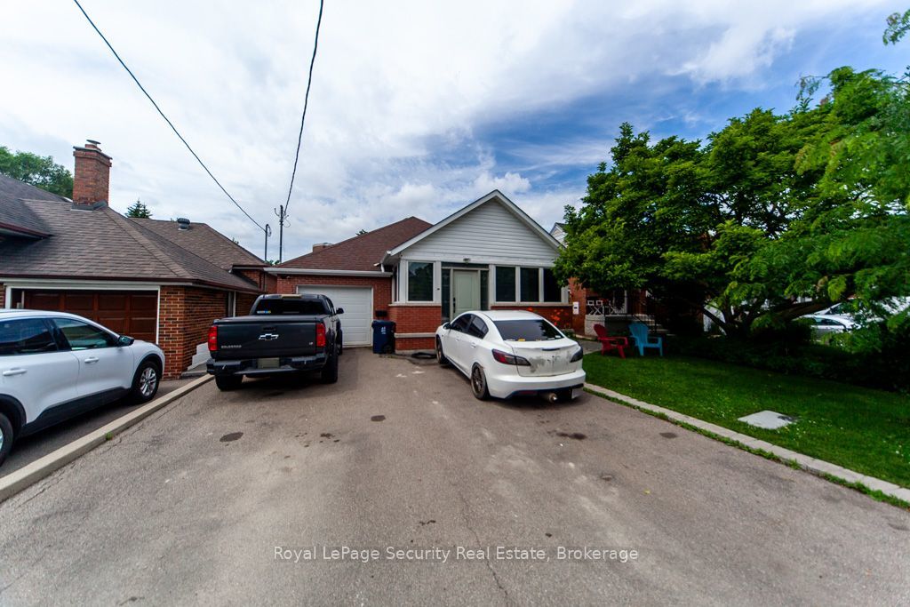 44 Woodgate Drive, Toronto W03