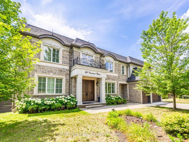 302 Pinehurst Drive W, Oakville
