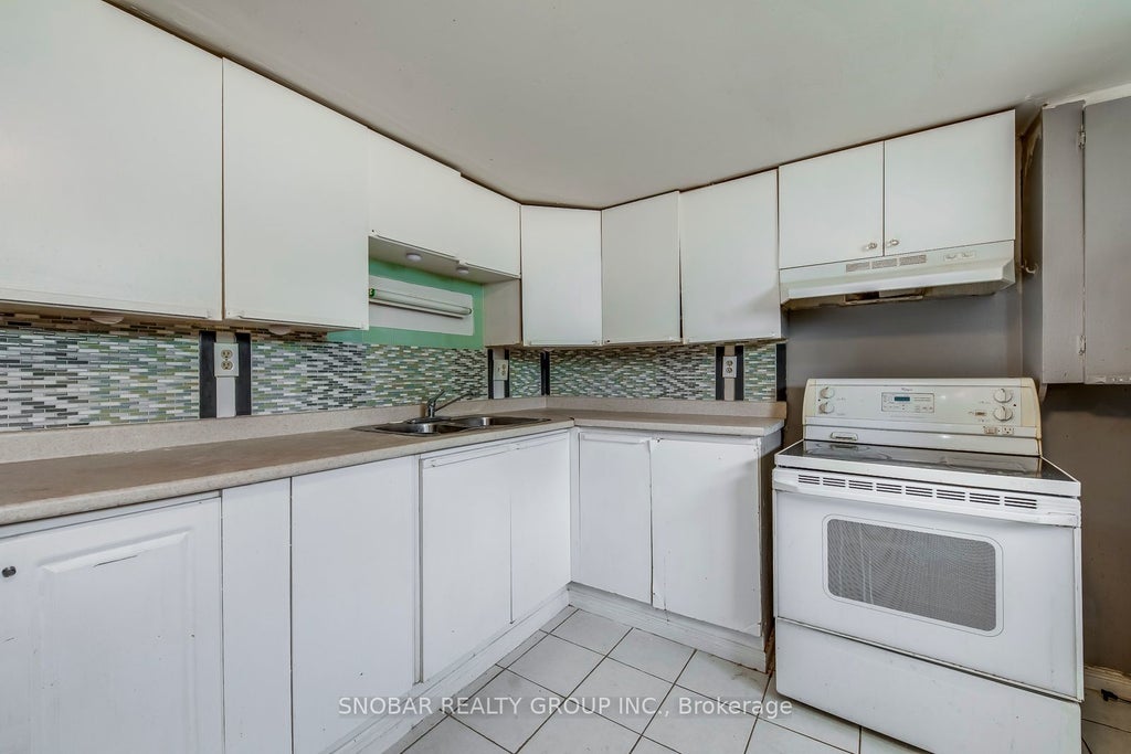 186 Thistle Down Boulevard Basement, Toronto W10