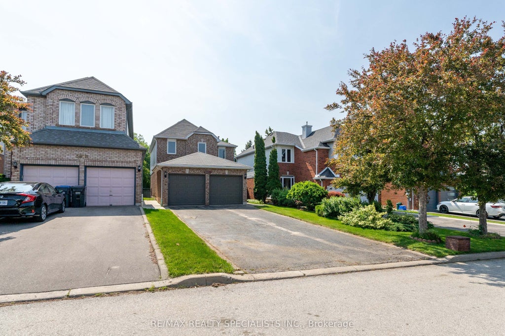 5820 Tayside Crescent, Mississauga