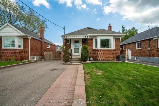 11 Speers Avenue, Toronto W04