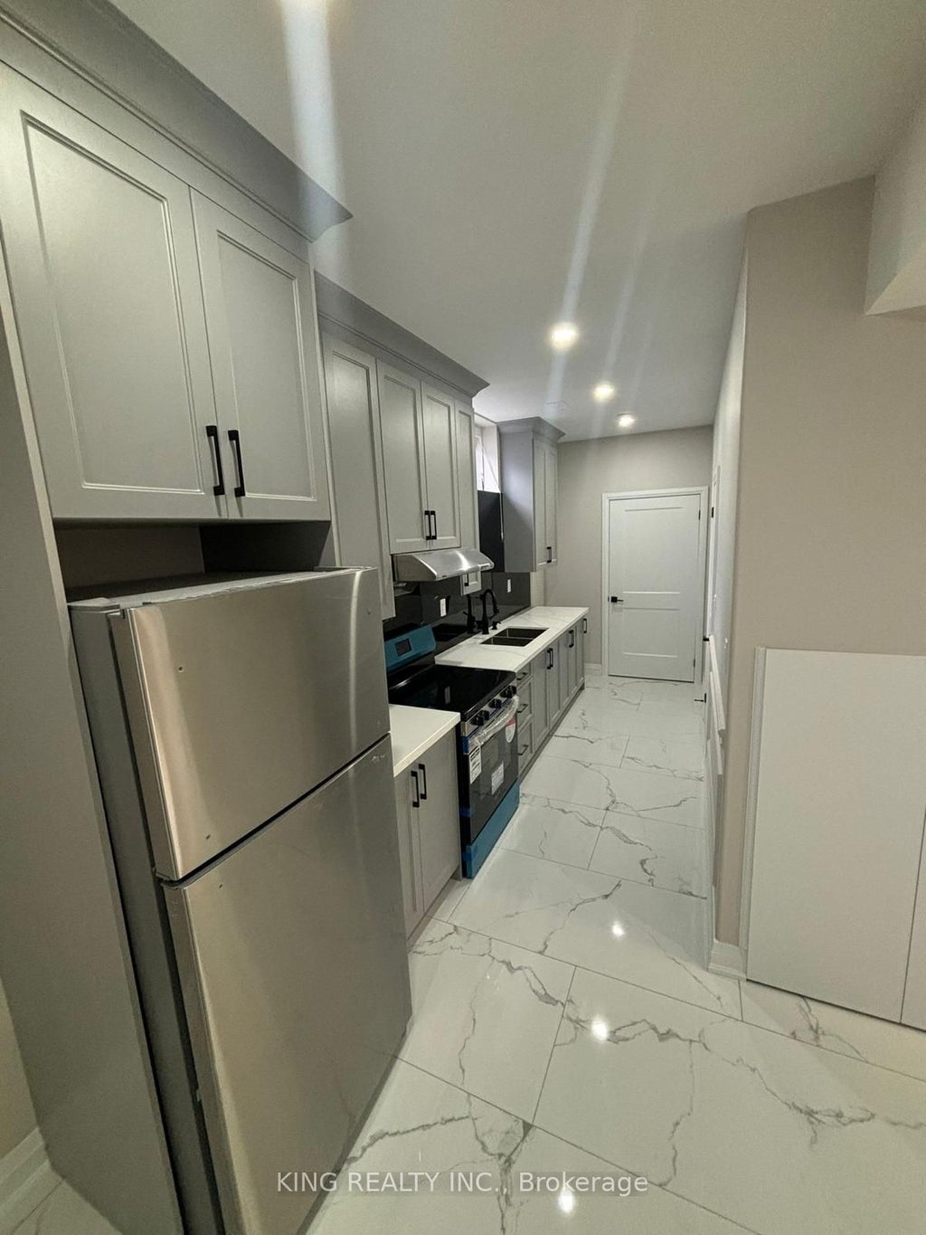 3311 Dwiggin Avenue, Mississauga