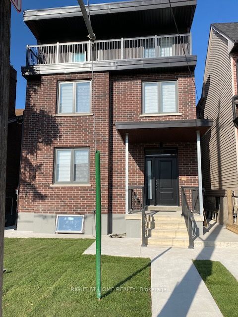 225 Mcroberts Avenue Apt 2, Toronto W03