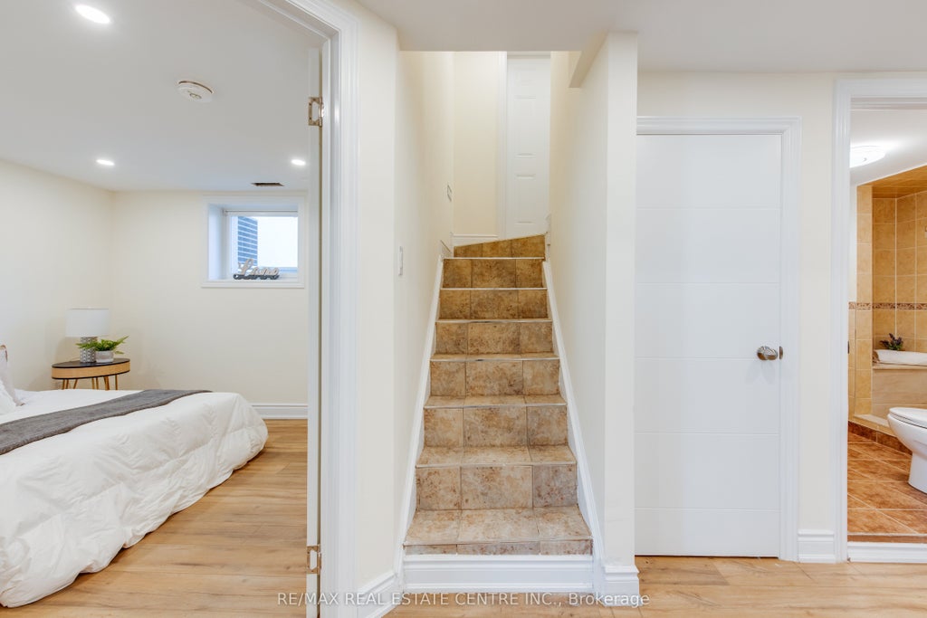 8 Clearview Heights Walkup Basement, Toronto W04