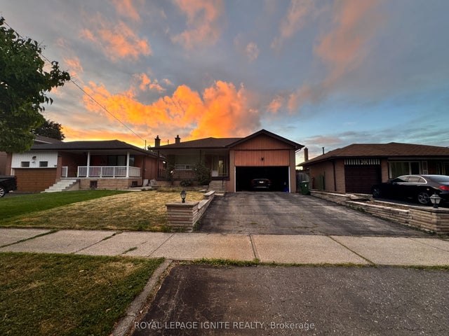 329 Jeffcoat Drive, Toronto W10