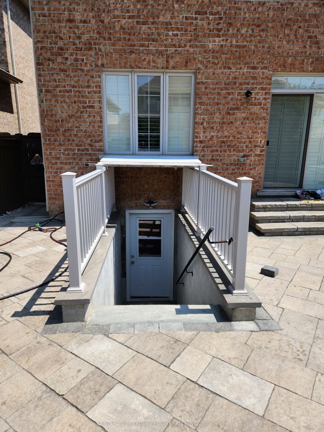 28 Cedarholme Avenue E #lower, Caledon