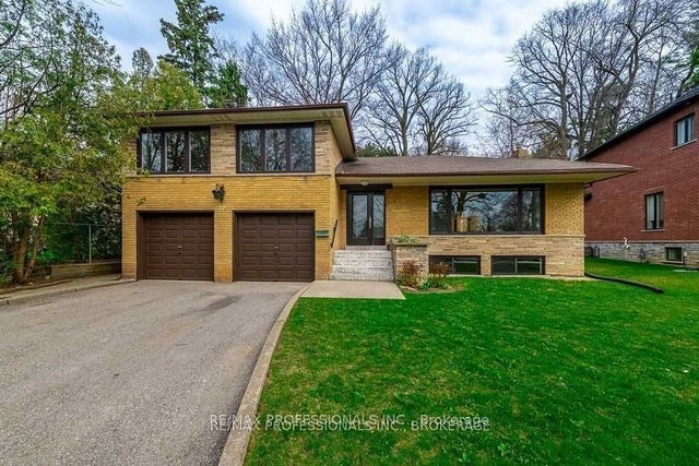 22 Fabian Place, Toronto W09