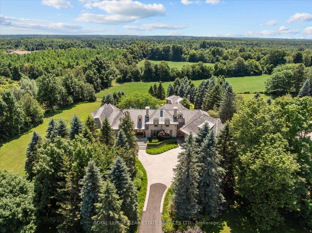 10090 Pineview Trail, Milton