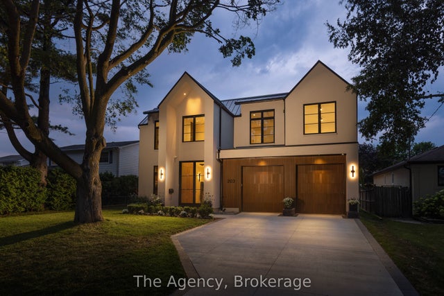 203 Weybourne Road, Oakville