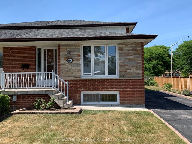 6899 Darcel Avenue, Mississauga