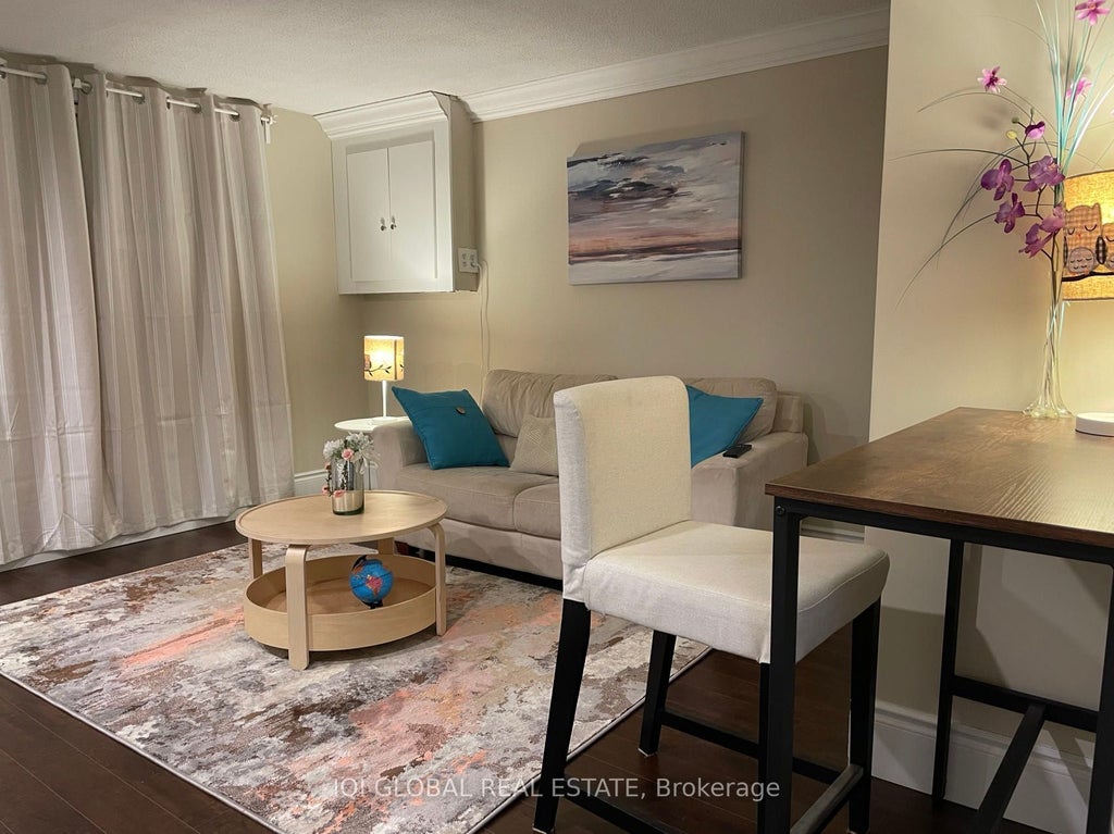 8 Dixfield(bsmt) Drive N, Toronto W08