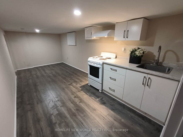 55 Chamberlain B1 Avenue, Toronto W04