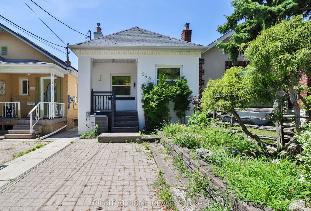 948 Runnymede Road, Toronto W03